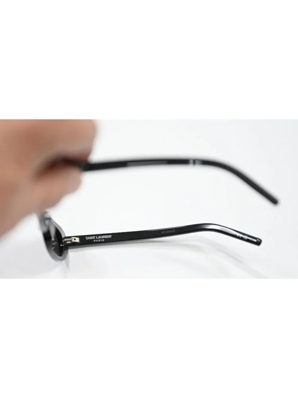 Saint Laurent SL-557 Shade 001 Sunglasses in Black - Picture 4 of 7